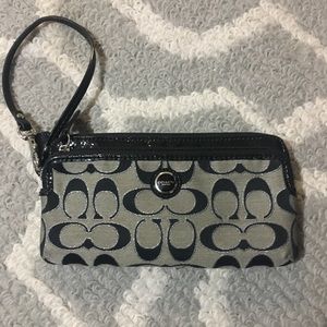✨SALE✨ Coach Wristlet Wallet